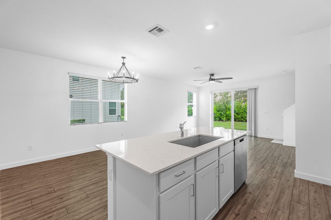 На продажу: $385,000 (3 спален, 2 ванн, 1821 Квадратных фут)