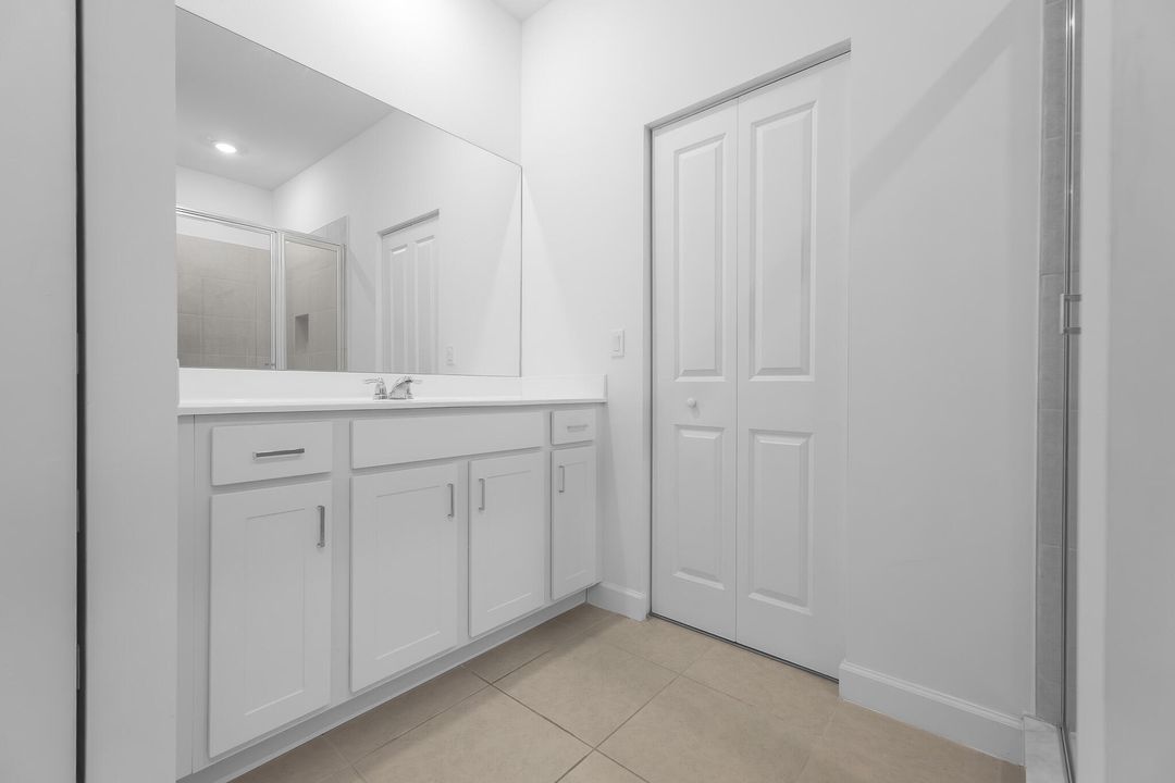 На продажу: $385,000 (3 спален, 2 ванн, 1821 Квадратных фут)