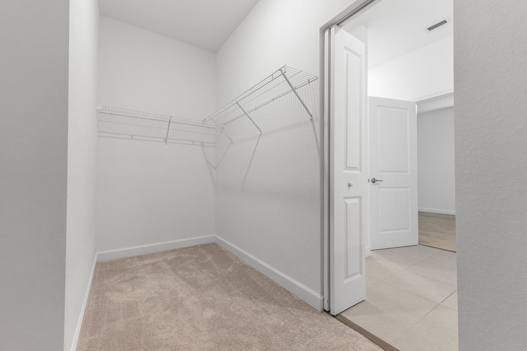 На продажу: $385,000 (3 спален, 2 ванн, 1821 Квадратных фут)