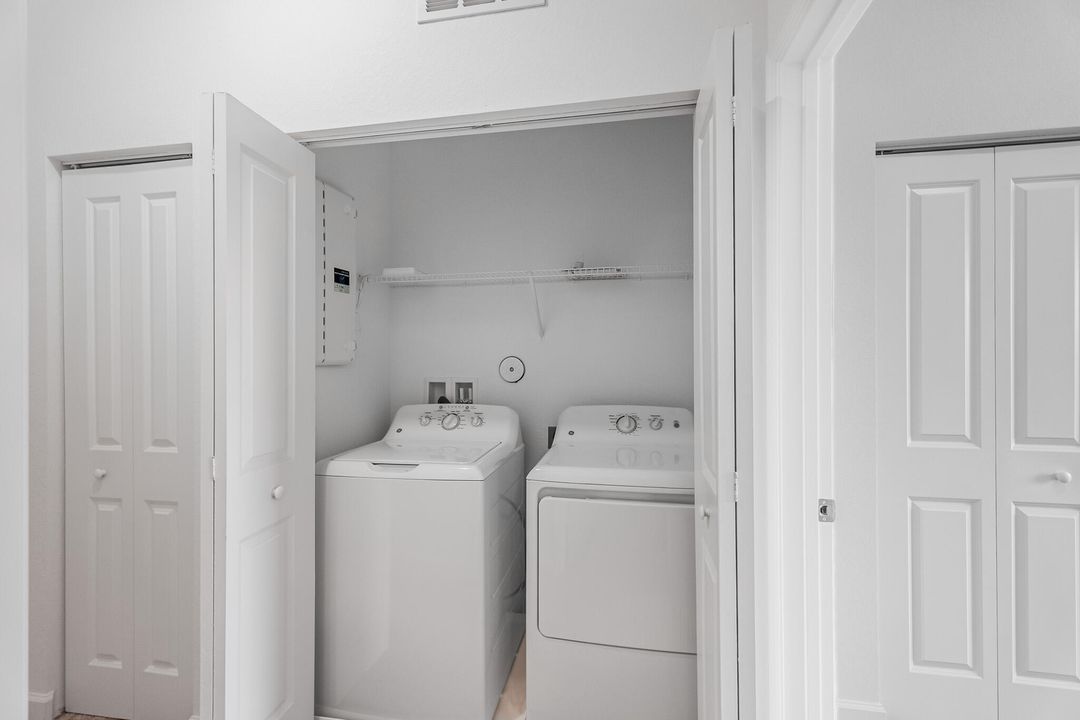 На продажу: $385,000 (3 спален, 2 ванн, 1821 Квадратных фут)