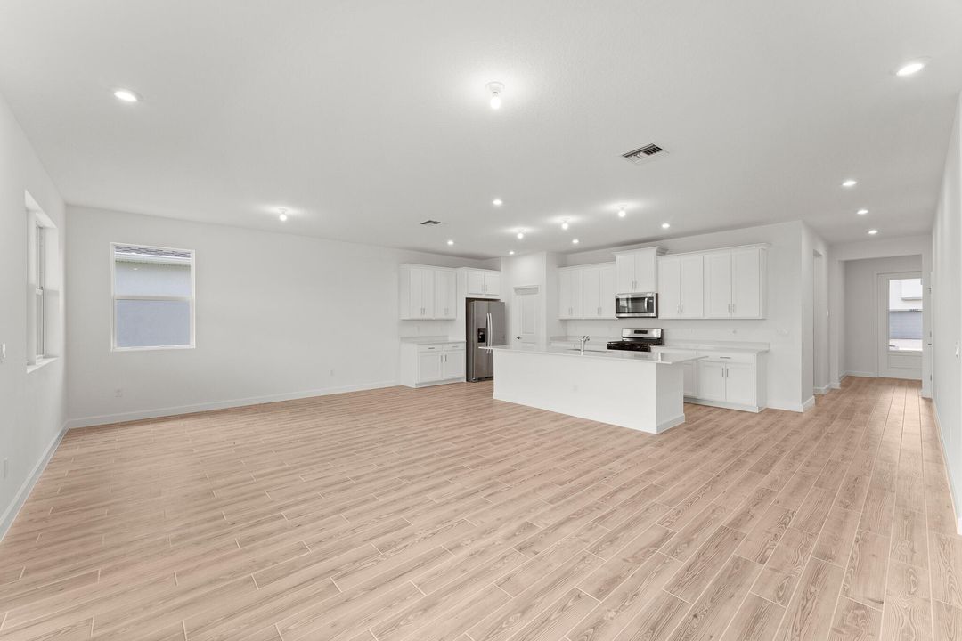 合同活跃: $427,450 (3 贝兹, 2 浴室, 1651 平方英尺)