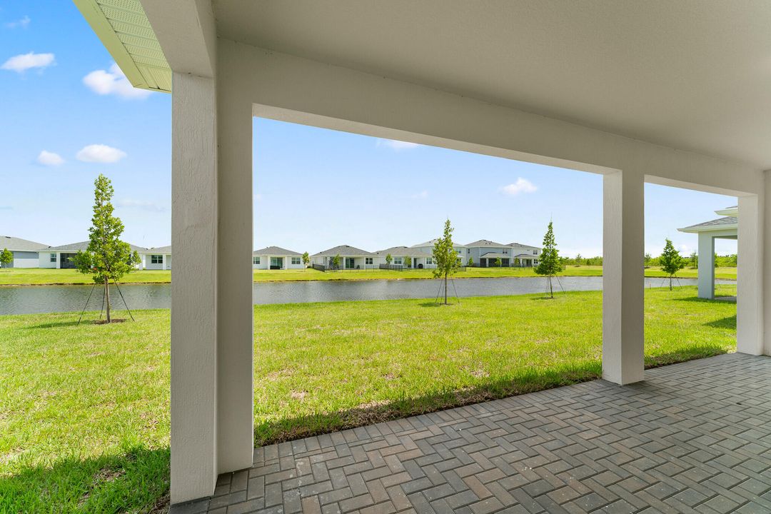 合同活跃: $427,450 (3 贝兹, 2 浴室, 1651 平方英尺)