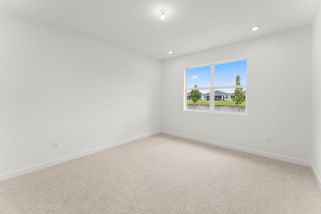 合同活跃: $427,450 (3 贝兹, 2 浴室, 1651 平方英尺)