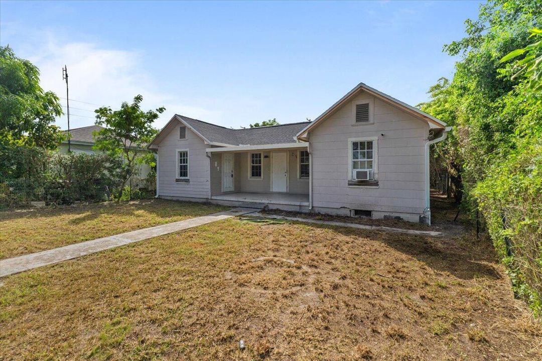 Active With Contract: $312,500 (3 beds, 2 baths, 1136 Square Feet)