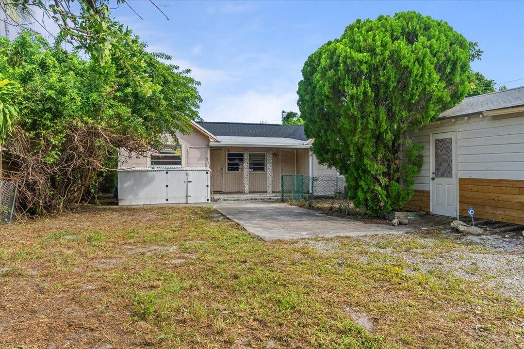 Active With Contract: $312,500 (3 beds, 2 baths, 1136 Square Feet)