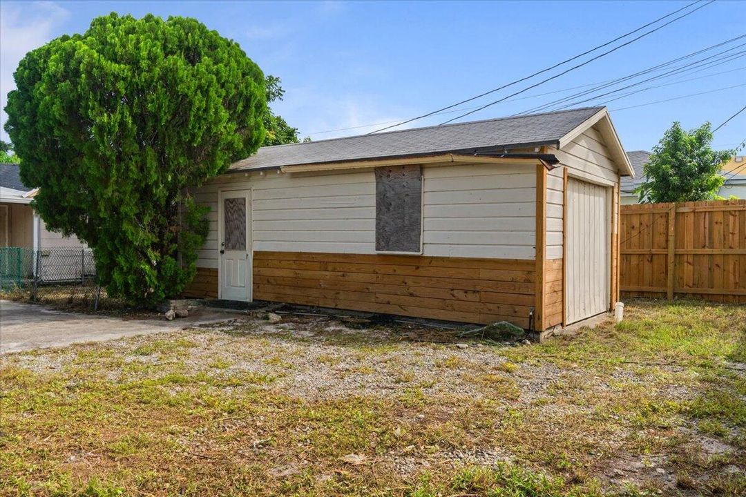 Active With Contract: $312,500 (3 beds, 2 baths, 1136 Square Feet)