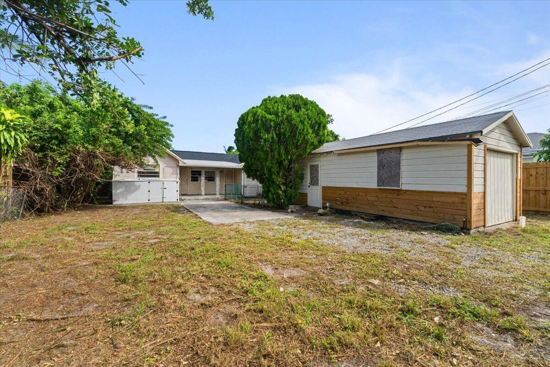 Active With Contract: $312,500 (3 beds, 2 baths, 1136 Square Feet)