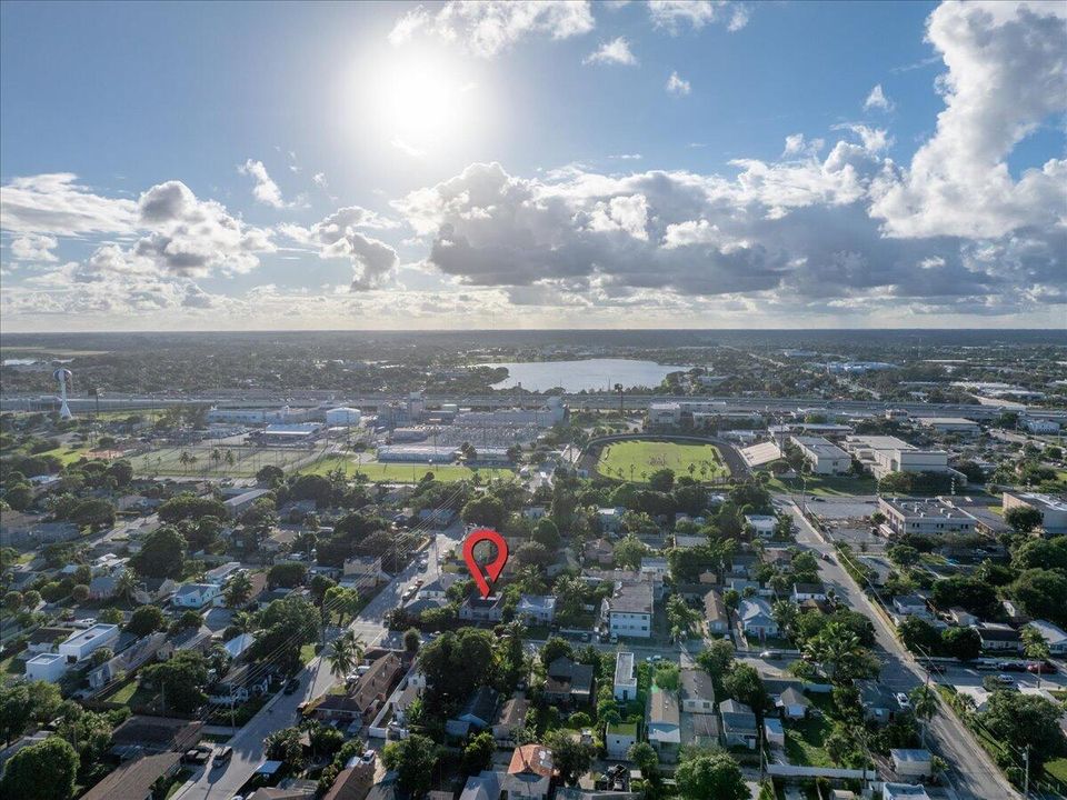 Active With Contract: $312,500 (3 beds, 2 baths, 1136 Square Feet)