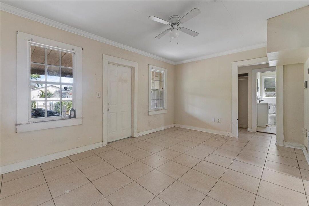 Active With Contract: $312,500 (3 beds, 2 baths, 1136 Square Feet)