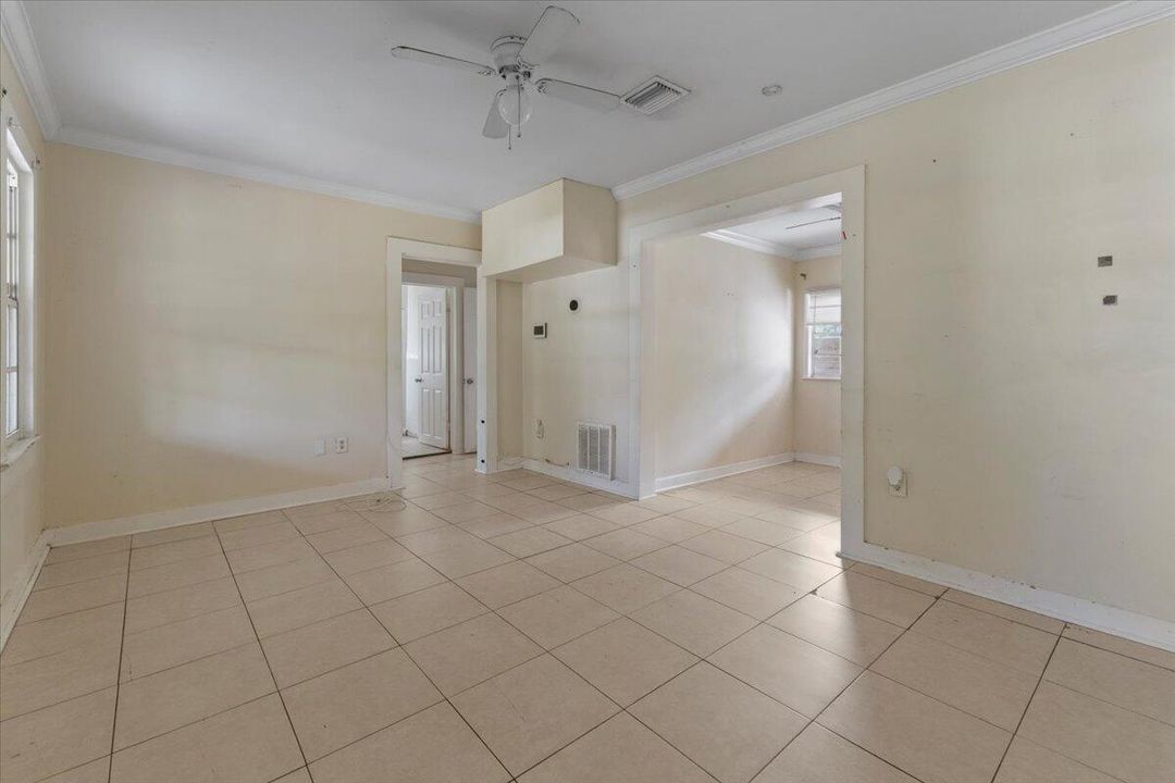 Active With Contract: $312,500 (3 beds, 2 baths, 1136 Square Feet)