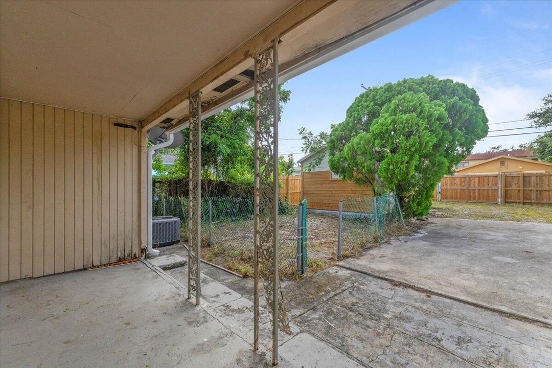 Active With Contract: $312,500 (3 beds, 2 baths, 1136 Square Feet)