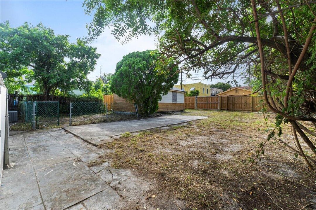 Active With Contract: $312,500 (3 beds, 2 baths, 1136 Square Feet)