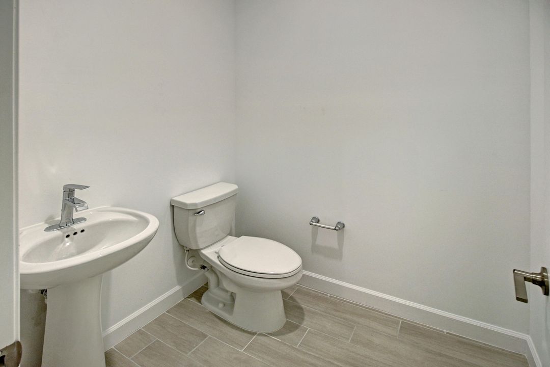 Под контрактом: $569,000 (3 спален, 2 ванн, 2179 Квадратных фут)