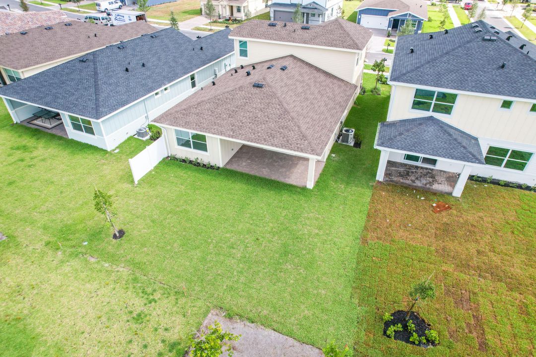 Под контрактом: $569,000 (3 спален, 2 ванн, 2179 Квадратных фут)