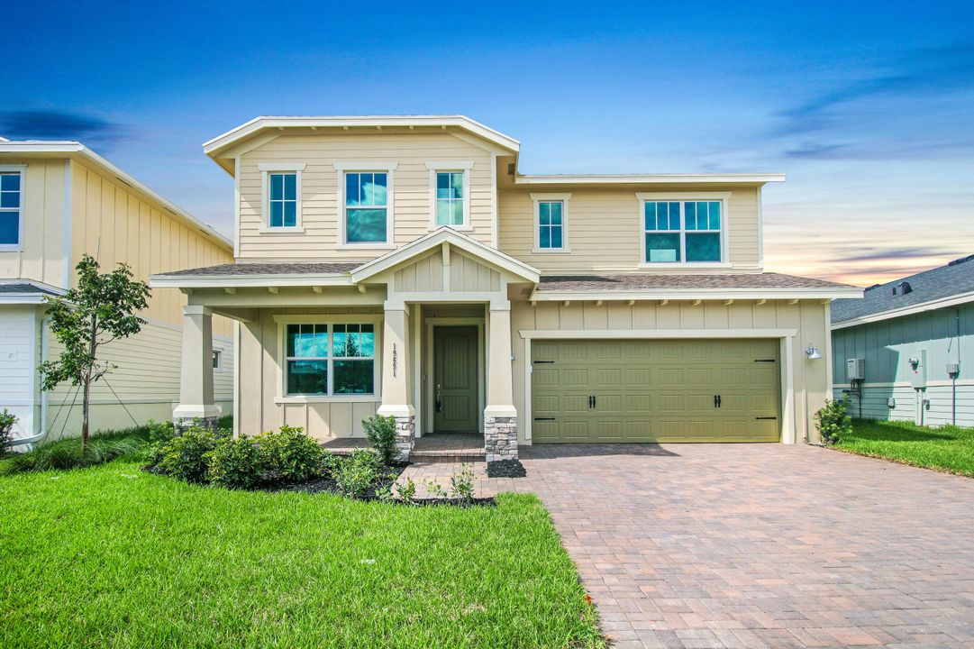 Под контрактом: $569,000 (3 спален, 2 ванн, 2179 Квадратных фут)