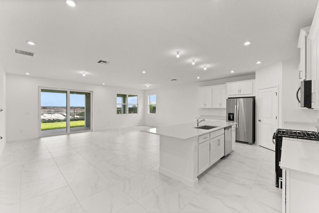 Active With Contract: $474,930 (3 beds, 2 baths, 2209 Square Feet)