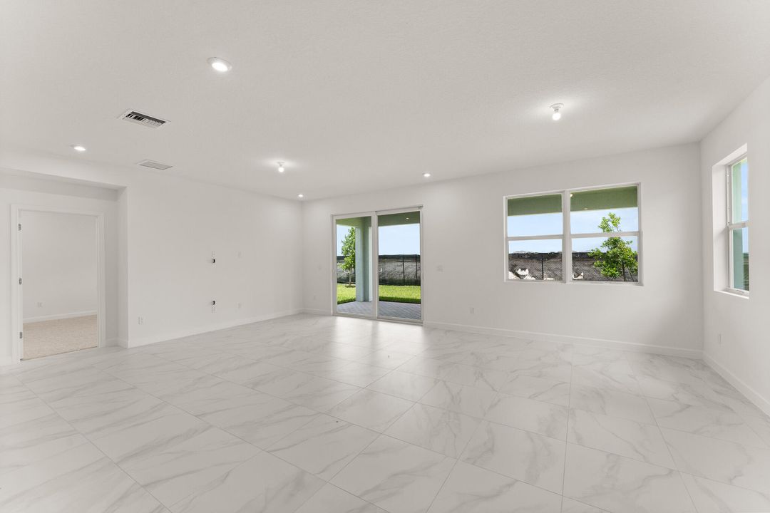 Active With Contract: $474,930 (3 beds, 2 baths, 2209 Square Feet)