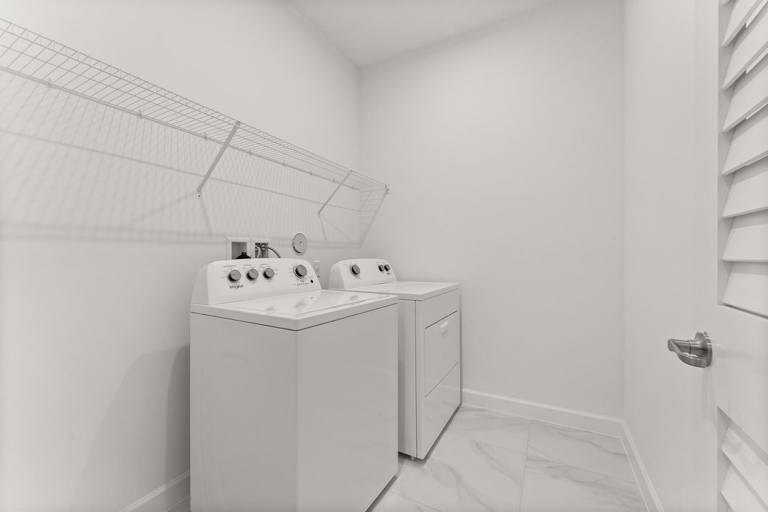 Active With Contract: $474,930 (3 beds, 2 baths, 2209 Square Feet)