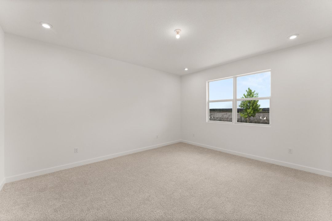 Active With Contract: $474,930 (3 beds, 2 baths, 2209 Square Feet)