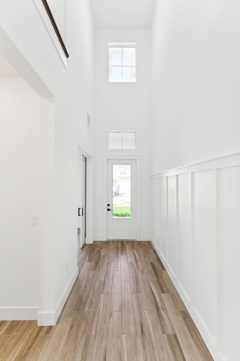 Activo con contrato: $874,995 (4 camas, 4 baños, 3152 Pies cuadrados)