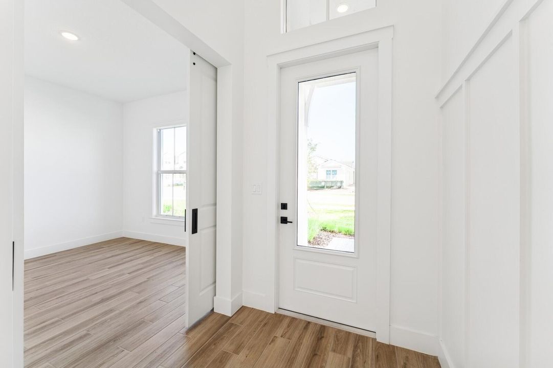 Activo con contrato: $874,995 (4 camas, 4 baños, 3152 Pies cuadrados)