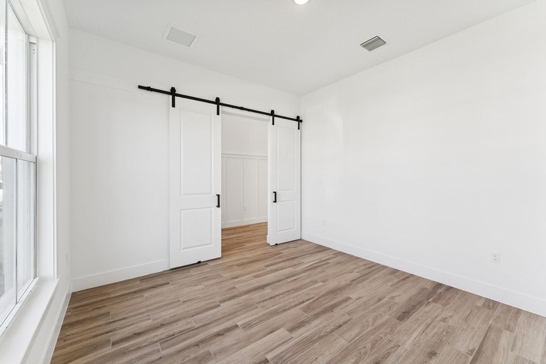 Activo con contrato: $874,995 (4 camas, 4 baños, 3152 Pies cuadrados)