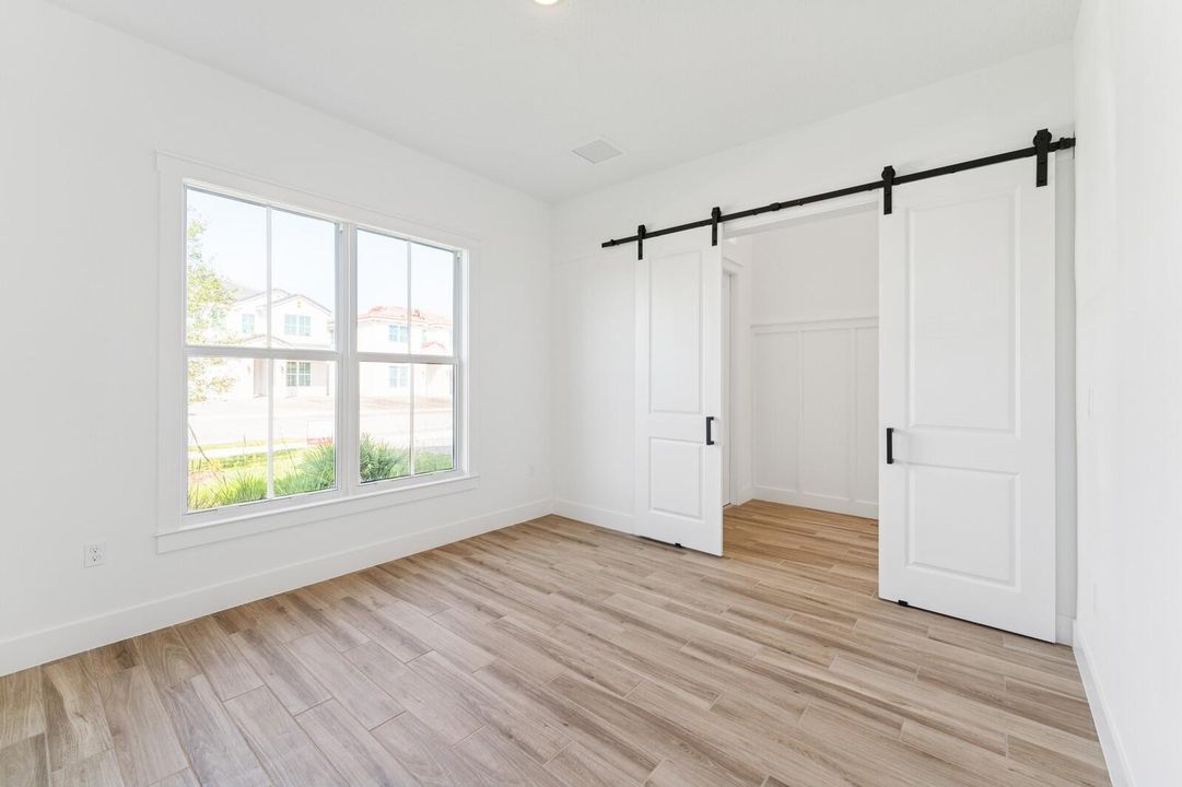 Activo con contrato: $874,995 (4 camas, 4 baños, 3152 Pies cuadrados)