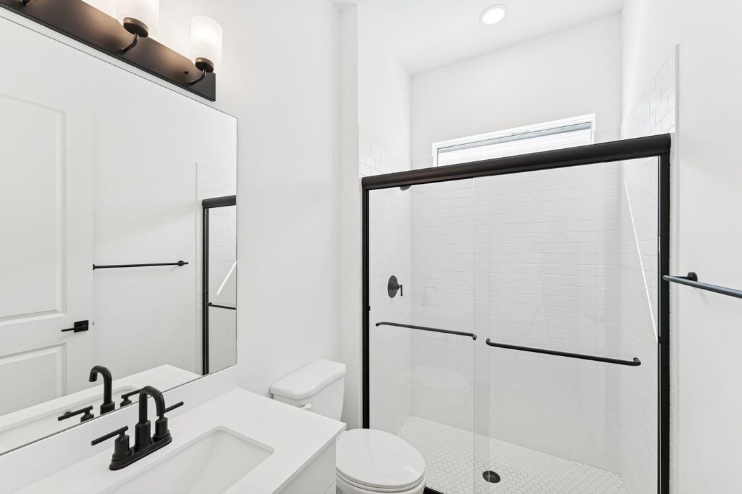 Activo con contrato: $874,995 (4 camas, 4 baños, 3152 Pies cuadrados)