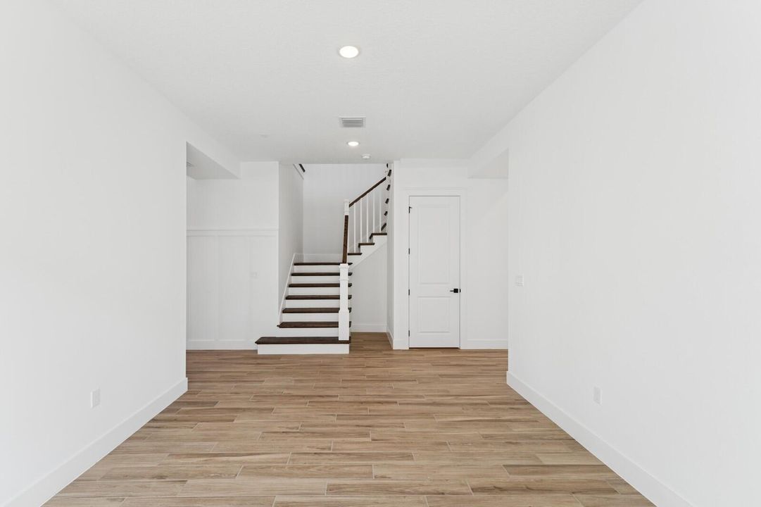 Activo con contrato: $874,995 (4 camas, 4 baños, 3152 Pies cuadrados)