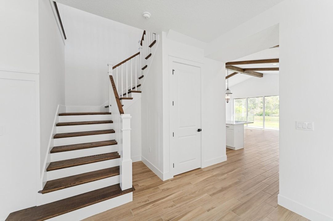 Activo con contrato: $874,995 (4 camas, 4 baños, 3152 Pies cuadrados)