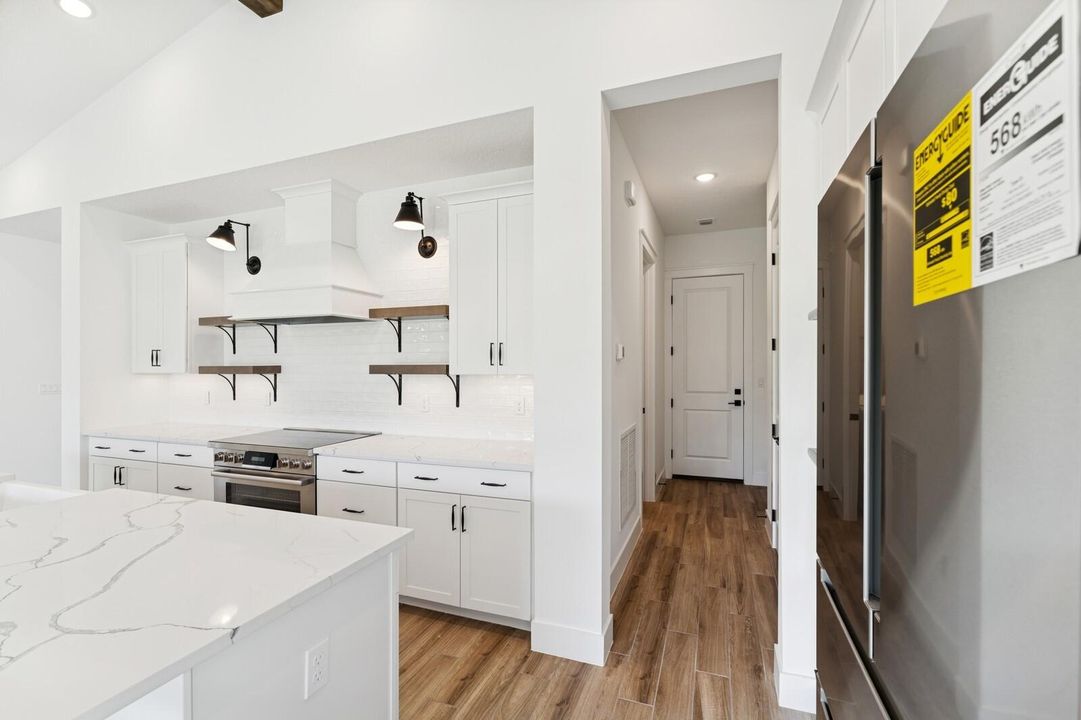 Activo con contrato: $874,995 (4 camas, 4 baños, 3152 Pies cuadrados)