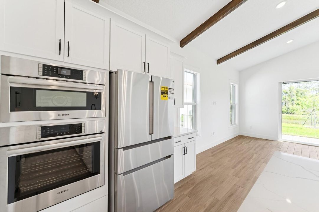 Activo con contrato: $874,995 (4 camas, 4 baños, 3152 Pies cuadrados)