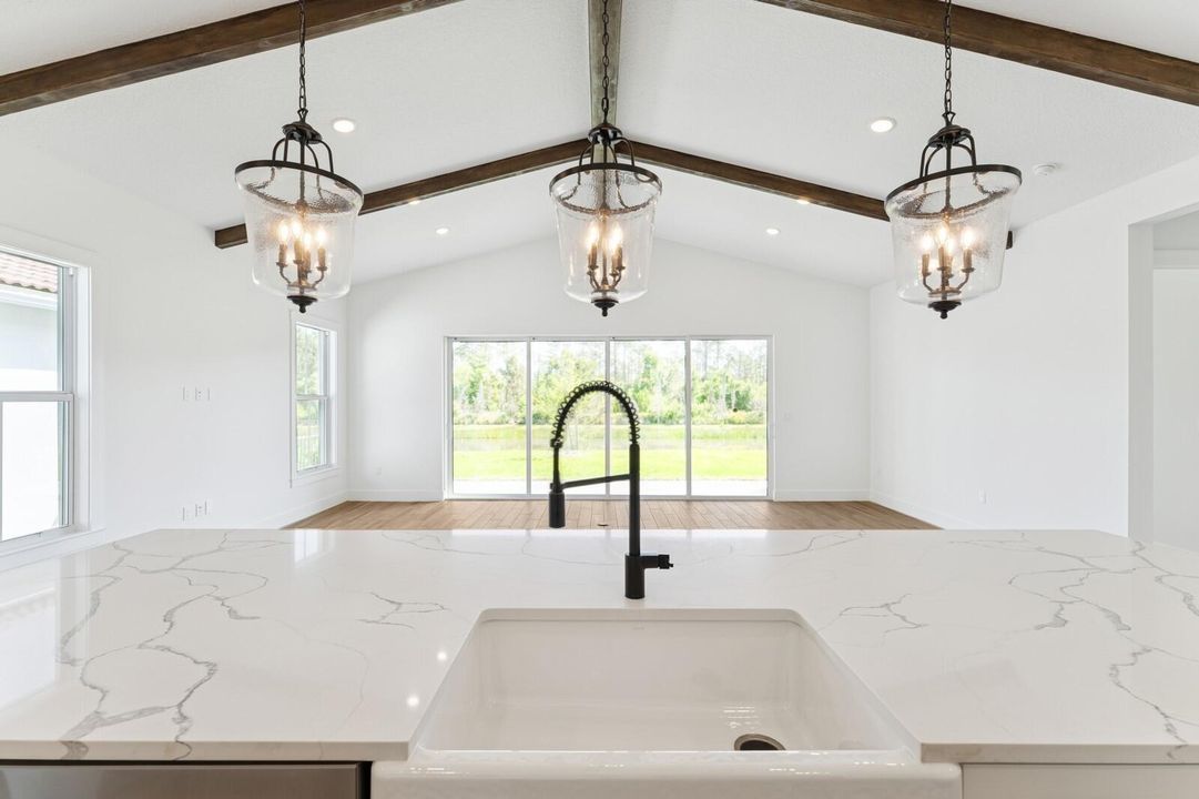 Activo con contrato: $874,995 (4 camas, 4 baños, 3152 Pies cuadrados)