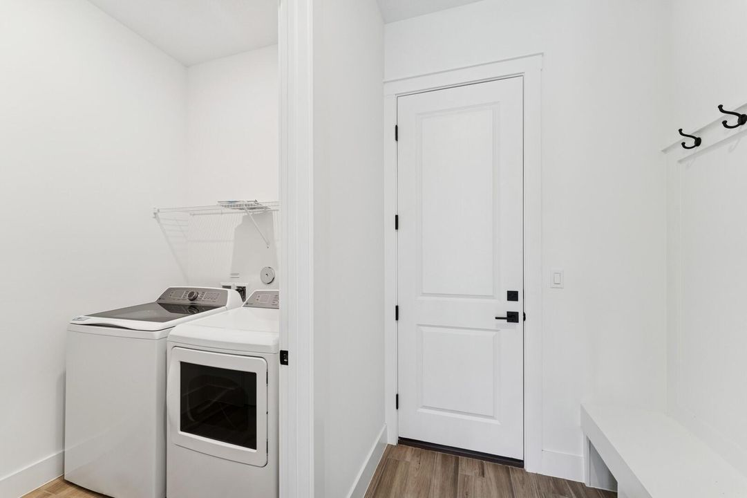 Activo con contrato: $874,995 (4 camas, 4 baños, 3152 Pies cuadrados)