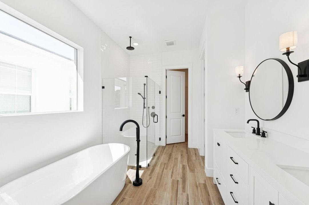 Activo con contrato: $874,995 (4 camas, 4 baños, 3152 Pies cuadrados)