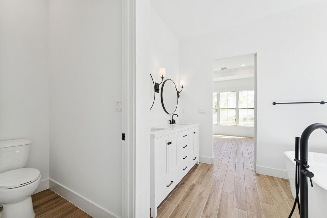 Activo con contrato: $874,995 (4 camas, 4 baños, 3152 Pies cuadrados)