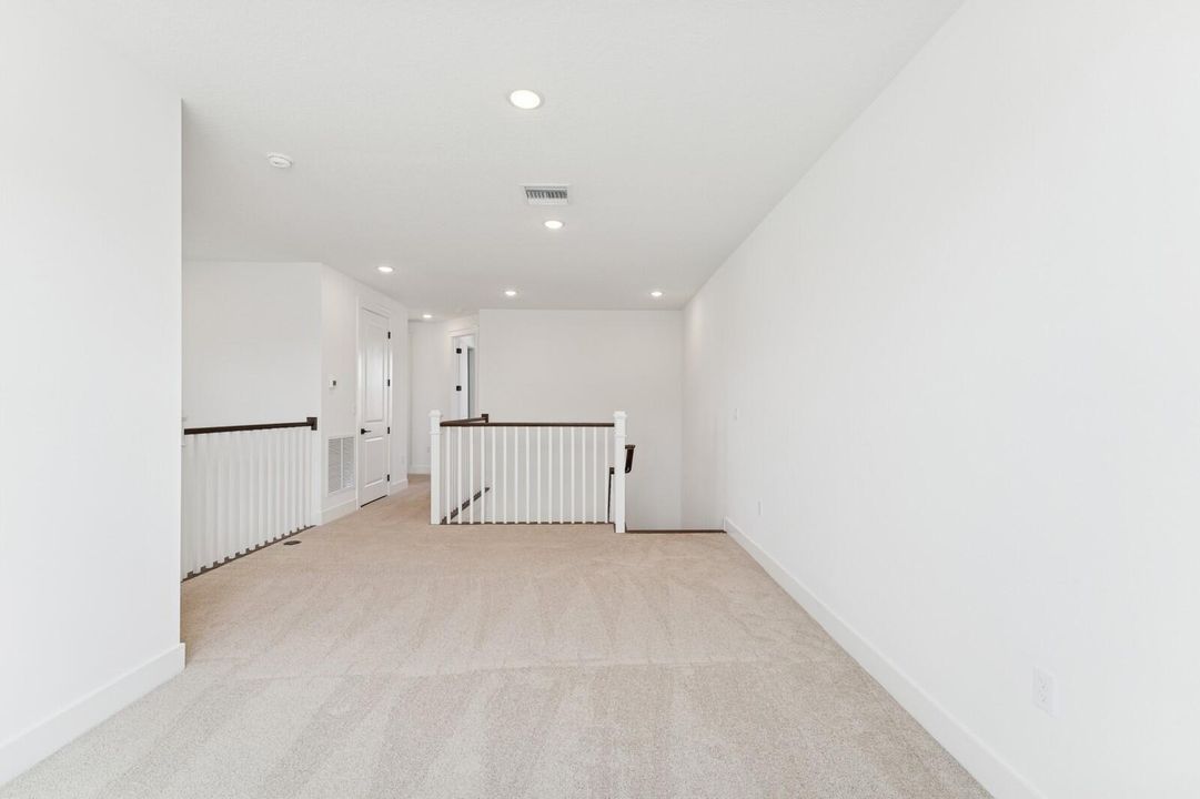 Activo con contrato: $874,995 (4 camas, 4 baños, 3152 Pies cuadrados)