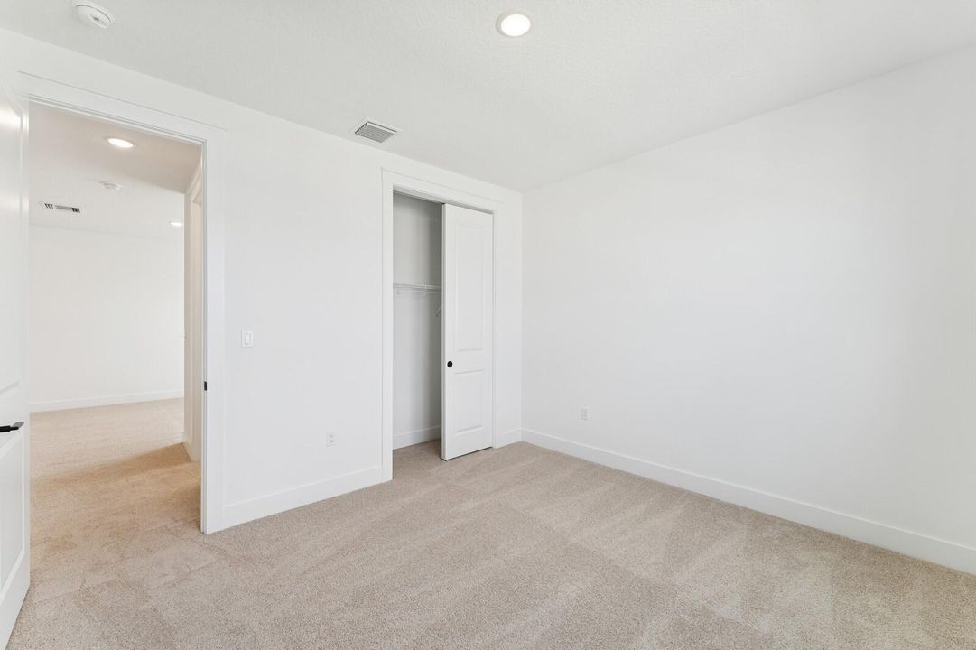 Activo con contrato: $874,995 (4 camas, 4 baños, 3152 Pies cuadrados)