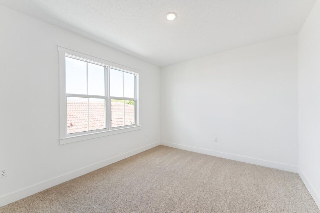 Activo con contrato: $874,995 (4 camas, 4 baños, 3152 Pies cuadrados)