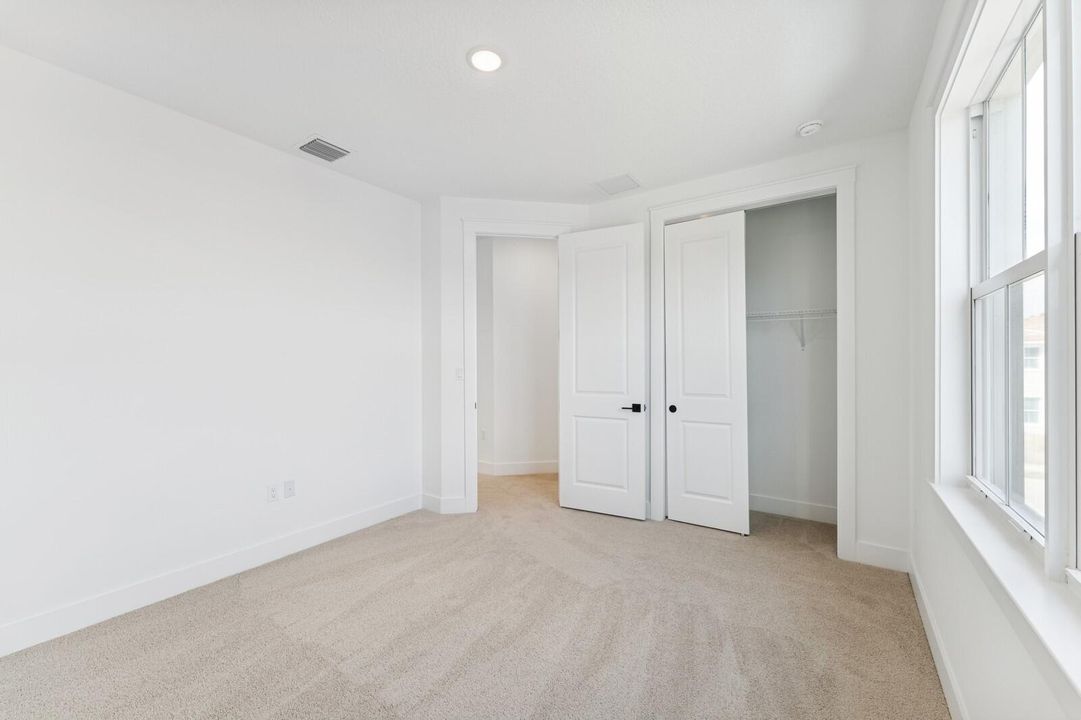 Activo con contrato: $874,995 (4 camas, 4 baños, 3152 Pies cuadrados)