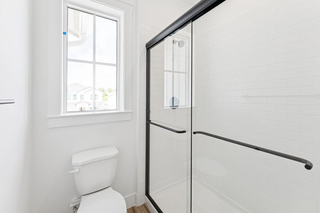 Activo con contrato: $874,995 (4 camas, 4 baños, 3152 Pies cuadrados)