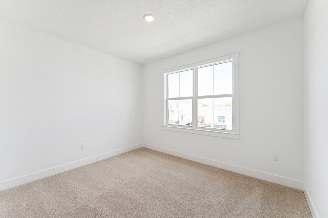 Activo con contrato: $874,995 (4 camas, 4 baños, 3152 Pies cuadrados)