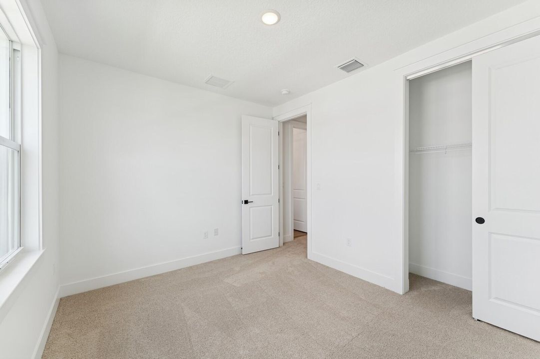 Activo con contrato: $874,995 (4 camas, 4 baños, 3152 Pies cuadrados)