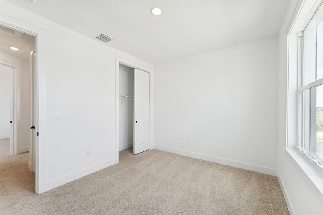 Activo con contrato: $874,995 (4 camas, 4 baños, 3152 Pies cuadrados)