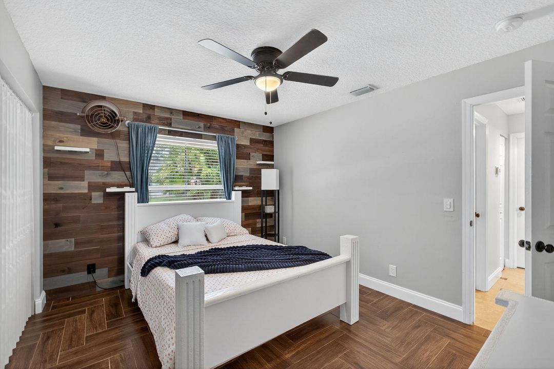 合同活跃: $895,000 (5 贝兹, 3 浴室, 2718 平方英尺)