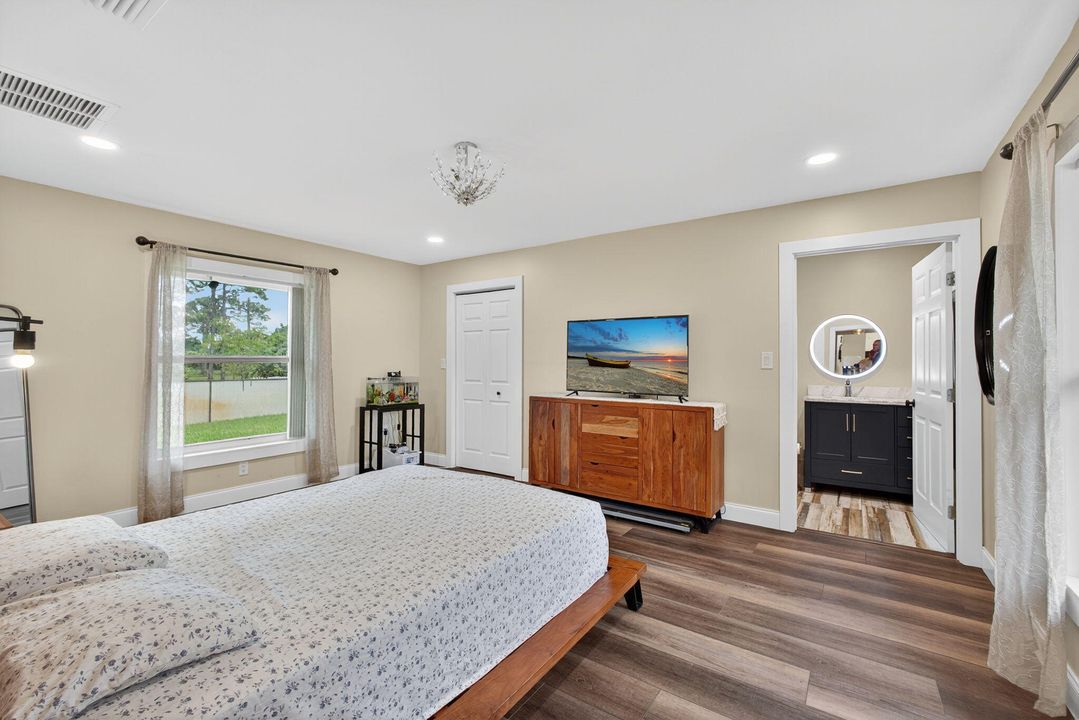 合同活跃: $895,000 (5 贝兹, 3 浴室, 2718 平方英尺)