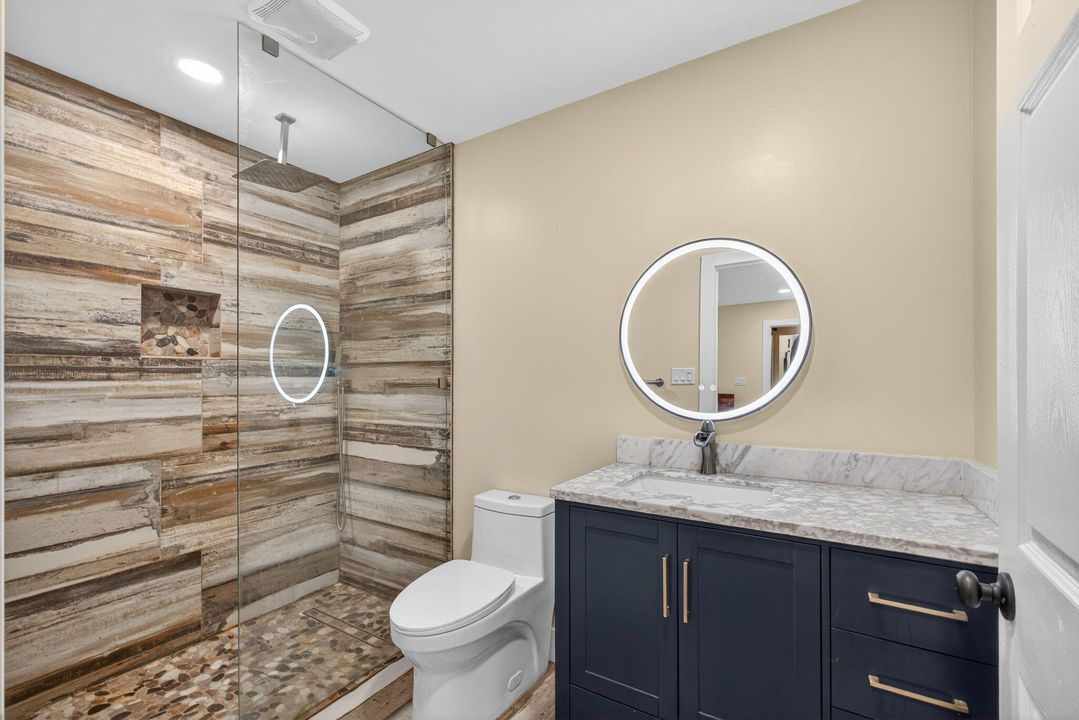 合同活跃: $895,000 (5 贝兹, 3 浴室, 2718 平方英尺)