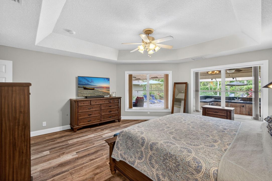 合同活跃: $895,000 (5 贝兹, 3 浴室, 2718 平方英尺)