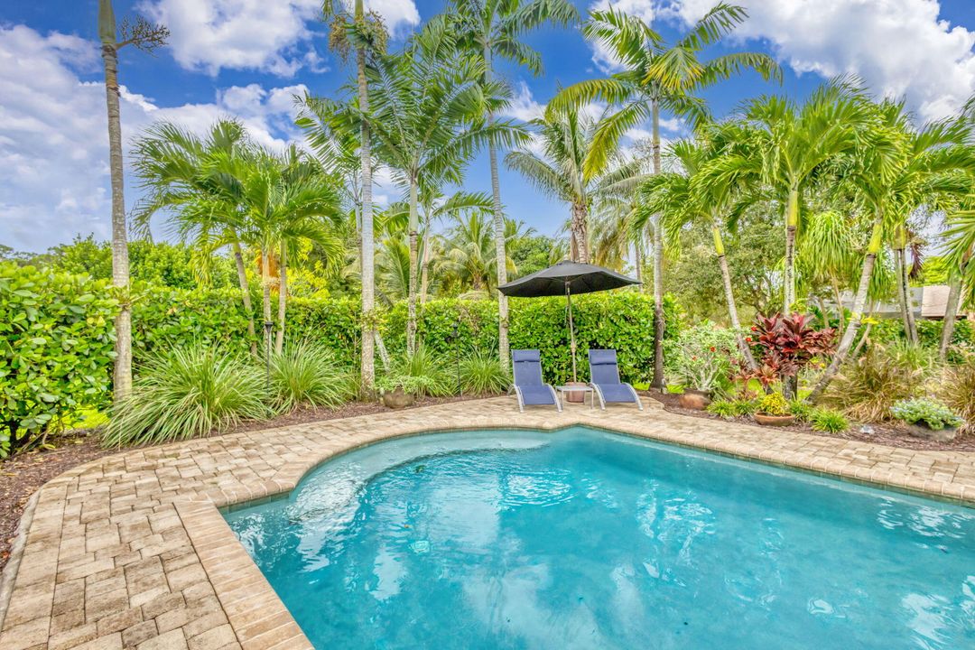 合同活跃: $895,000 (5 贝兹, 3 浴室, 2718 平方英尺)