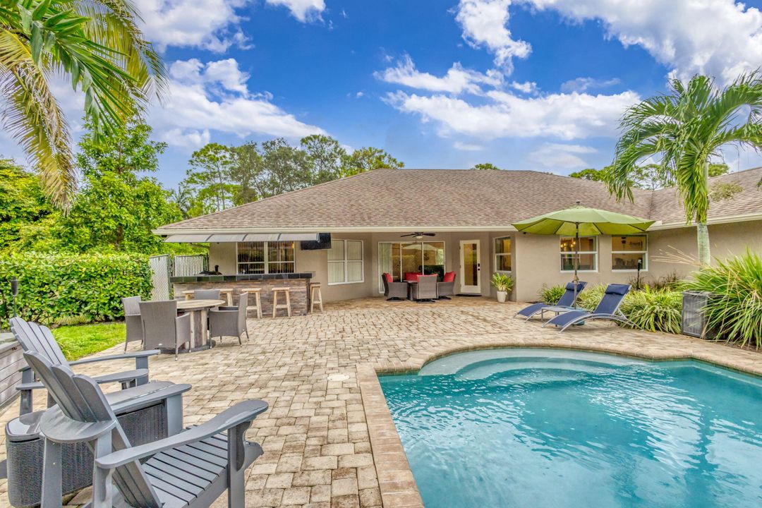 合同活跃: $895,000 (5 贝兹, 3 浴室, 2718 平方英尺)